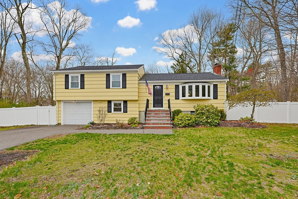 9 Franklin Street, Medway, Massachusetts, 3 Bedrooms Bedrooms, 7 Rooms Rooms,1.5 BathroomsBathrooms,Residential,For Sale,Franklin Street,73506753