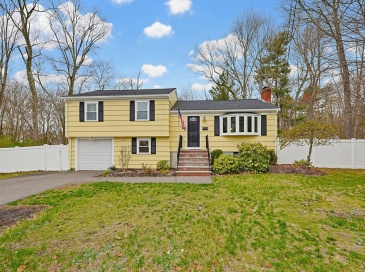 9 Franklin Street, Medway, Massachusetts, 3 Bedrooms Bedrooms, 7 Rooms Rooms,1.5 BathroomsBathrooms,Residential,For Sale,Franklin Street,73506753