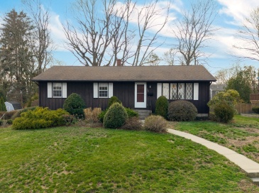 172 Brook St, Somerset, Massachusetts, 3 Bedrooms Bedrooms, 6 Rooms Rooms,1.5 BathroomsBathrooms,Residential,For Sale,Brook St,73499175