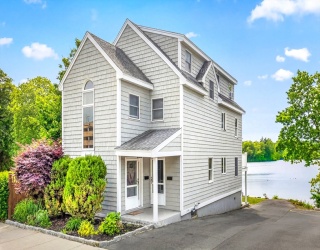 780-782 Main Street, Melrose, Massachusetts, 5 Bedrooms Bedrooms, 12 Rooms Rooms,3 BathroomsBathrooms,Residential Income,For Sale,Main Street,73502320