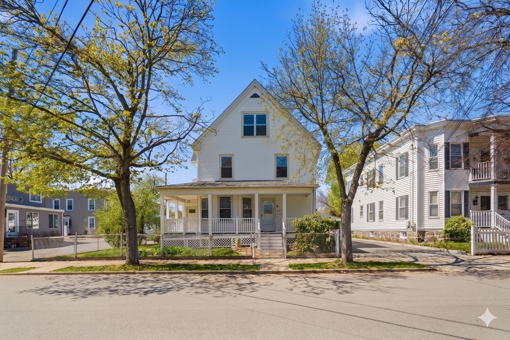 20 Lexington St, Lynn, Massachusetts, 6 Bedrooms Bedrooms, 8 Rooms Rooms,3.5 BathroomsBathrooms,Residential,For Sale,Lexington St,73509487