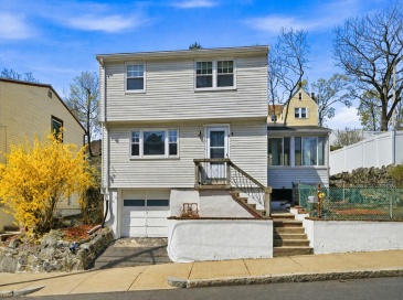 50 Earl St, Malden, Massachusetts, 3 Bedrooms Bedrooms, 6 Rooms Rooms,1.5 BathroomsBathrooms,Residential,For Sale,Earl St,73504606