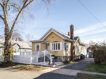 34 Glendale Ave, Peabody, Massachusetts, 3 Bedrooms Bedrooms, 7 Rooms Rooms,1 BathroomBathrooms,Residential,For Sale,Glendale Ave,73535598