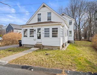 14 Foster St, Avon, Massachusetts, 3 Bedrooms Bedrooms, 8 Rooms Rooms,1 BathroomBathrooms,Residential,For Sale,Foster St,73494056