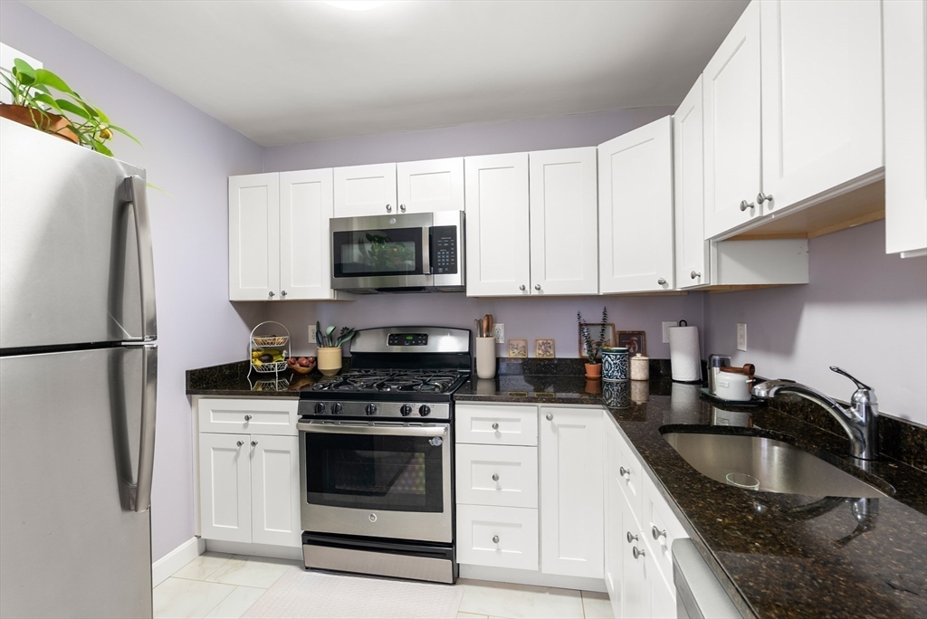 77 Pond Ave, Brookline, Massachusetts, 1 Bedroom Bedrooms, 3 Rooms Rooms,1 BathroomBathrooms,Residential Lease,For Rent,Pond Ave,73521934