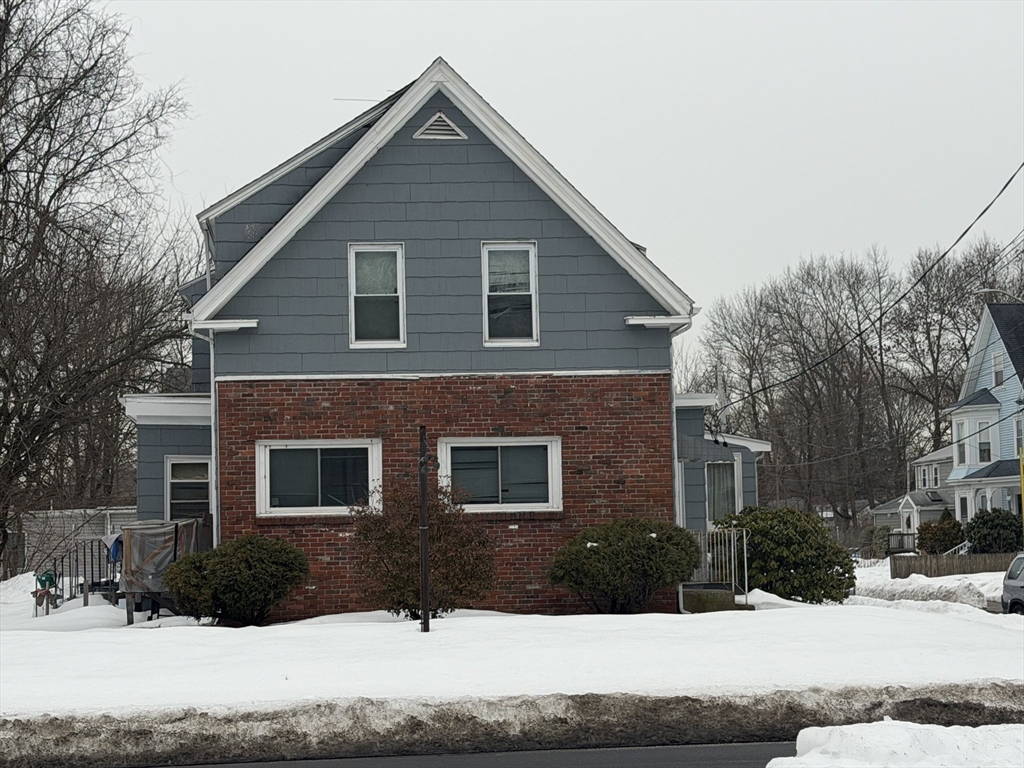 436 Pleasant St, Brockton, Massachusetts, 5 Bedrooms Bedrooms, 10 Rooms Rooms,3 BathroomsBathrooms,Residential Income,For Sale,Pleasant St,73483603