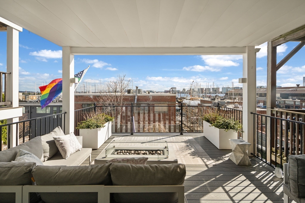 263 Webster St, Boston, Massachusetts, 3 Bedrooms Bedrooms, 6 Rooms Rooms,2.5 BathroomsBathrooms,Residential,For Sale,Webster St,73480253