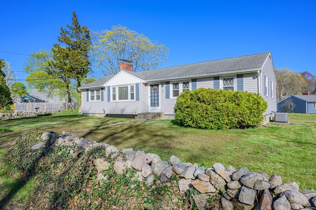 70 Thicket St., Weymouth, Massachusetts, 3 Bedrooms Bedrooms, 6 Rooms Rooms,1 BathroomBathrooms,Residential,For Sale,Thicket St.,73509327