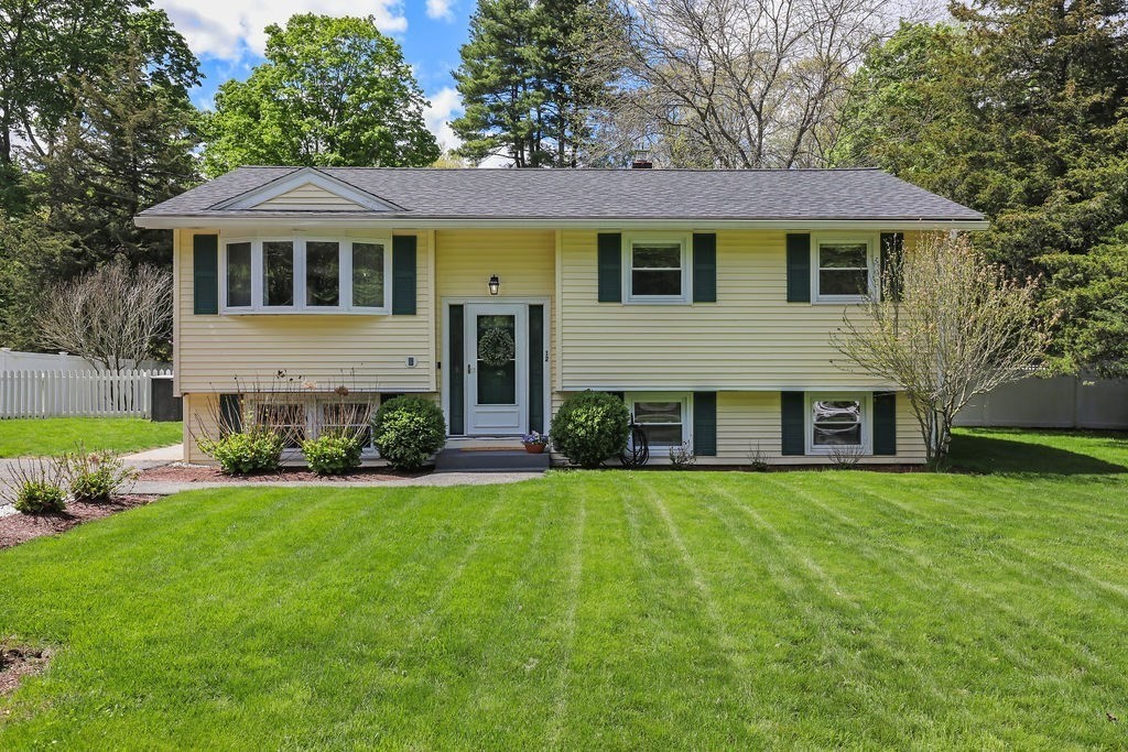 12 Christopher Rd, Holliston, Massachusetts, 3 Bedrooms Bedrooms, 8 Rooms Rooms,1 BathroomBathrooms,Residential,For Sale,Christopher Rd,73518794