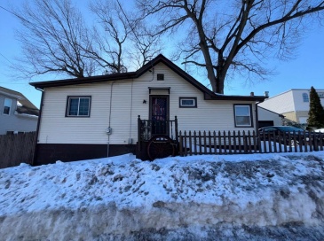 11 Rolf Ave, Chicopee, Massachusetts, 2 Bedrooms Bedrooms, 5 Rooms Rooms,1 BathroomBathrooms,Residential,For Sale,Rolf Ave,73483725