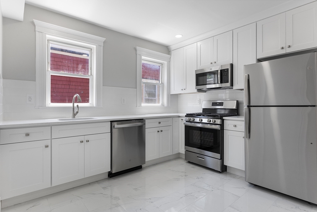 64 Bakersfield, Boston, Massachusetts, 3 Bedrooms Bedrooms, 7 Rooms Rooms,2 BathroomsBathrooms,Residential Lease,For Rent,Bakersfield,73503318