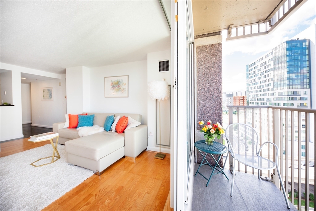 10 Museum Way, Cambridge, Massachusetts, 1 Bedroom Bedrooms, 3 Rooms Rooms,1 BathroomBathrooms,Residential Lease,For Rent,Museum Way,73523335