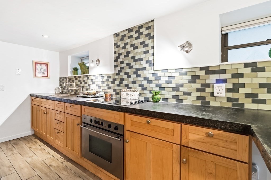 92 Green St, Boston, Massachusetts, 1 Bedroom Bedrooms, 3 Rooms Rooms,1 BathroomBathrooms,Residential,For Sale,Green St,73536275