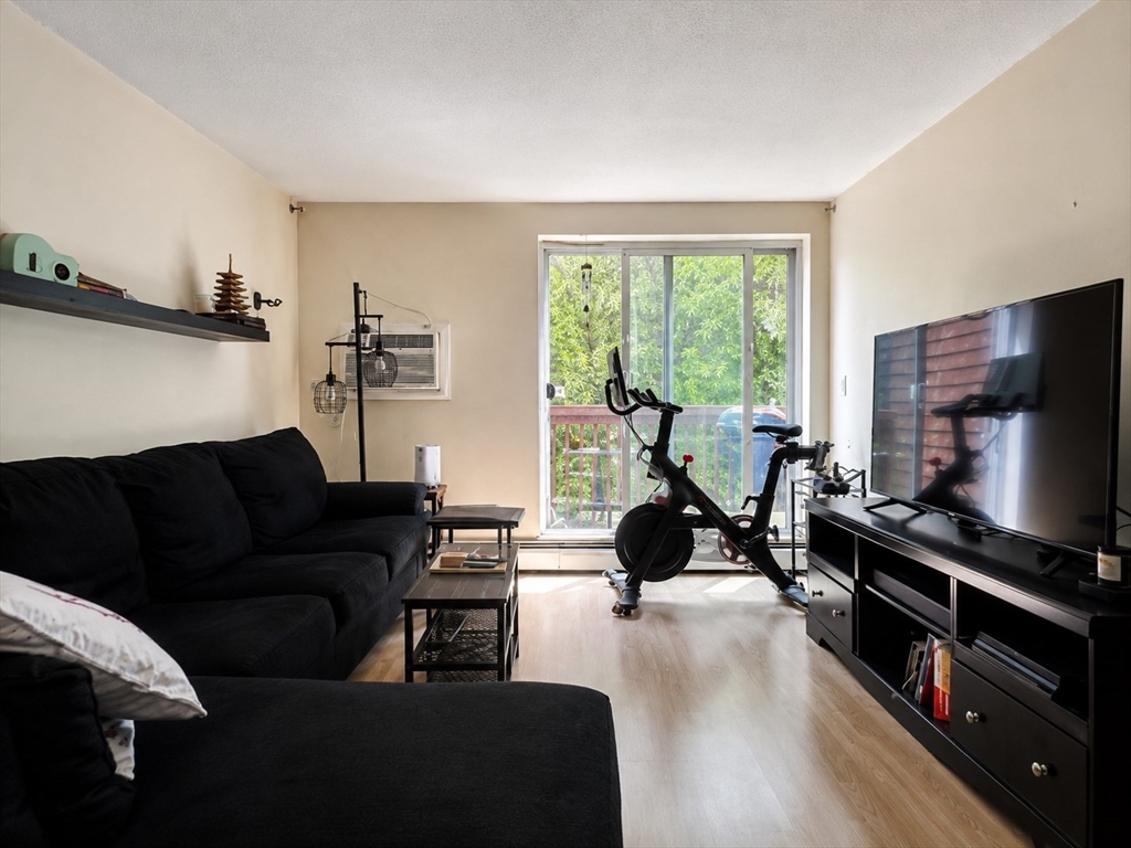 144 Kenrick, Boston, Massachusetts, 2 Bedrooms Bedrooms, 4 Rooms Rooms,1 BathroomBathrooms,Residential Lease,For Rent,Kenrick,73536318