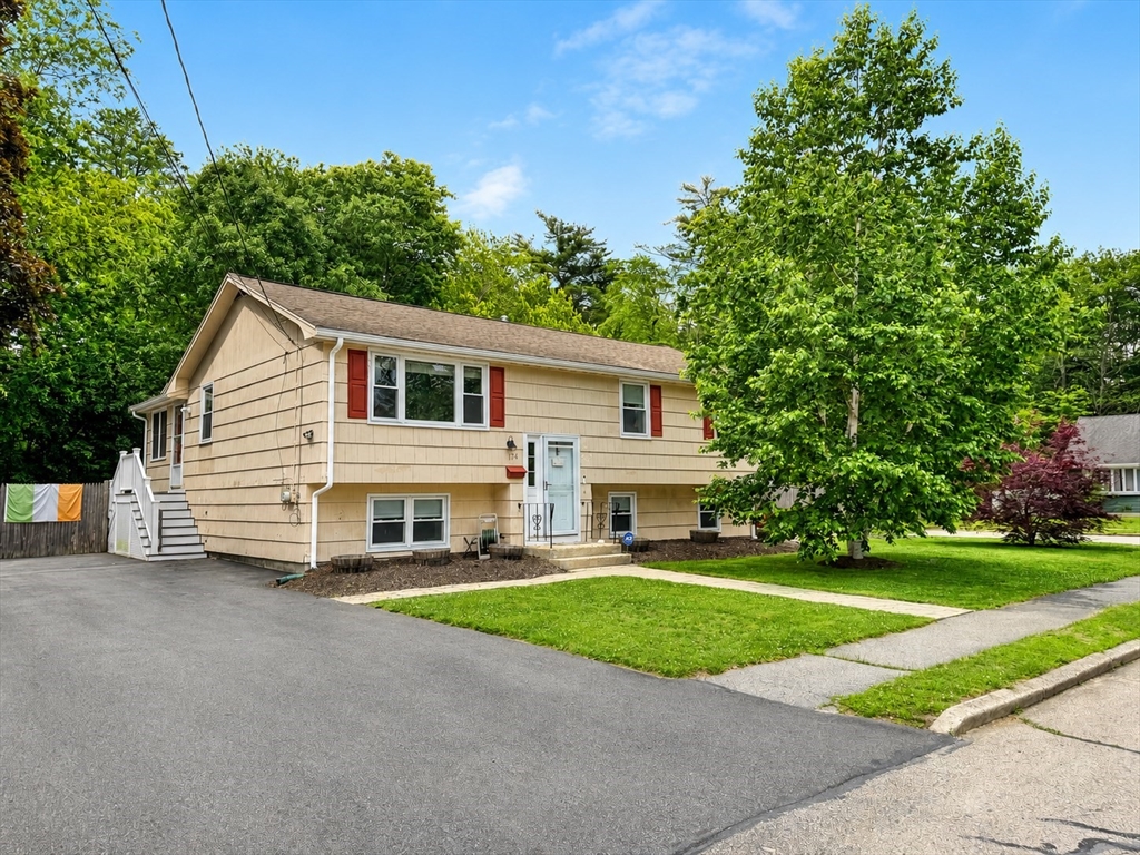 174 Damon Rd, Rockland, Massachusetts, 3 Bedrooms Bedrooms, 6 Rooms Rooms,1 BathroomBathrooms,Residential,For Sale,Damon Rd,73536311