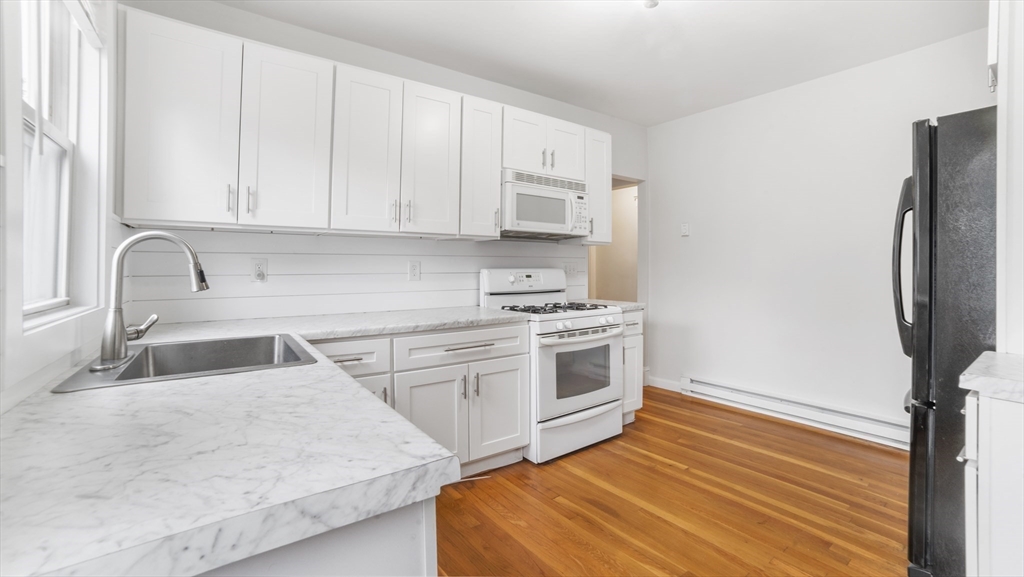 178-180 Train St, Boston, Massachusetts, 2 Bedrooms Bedrooms, 6 Rooms Rooms,1 BathroomBathrooms,Residential Lease,For Rent,Train St,73536080