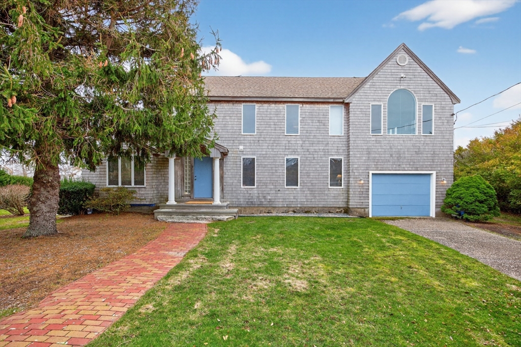 15 Hedge Lane, Falmouth, Massachusetts, 4 Bedrooms Bedrooms, 7 Rooms Rooms,3 BathroomsBathrooms,Residential,For Sale,Hedge Lane,73536093