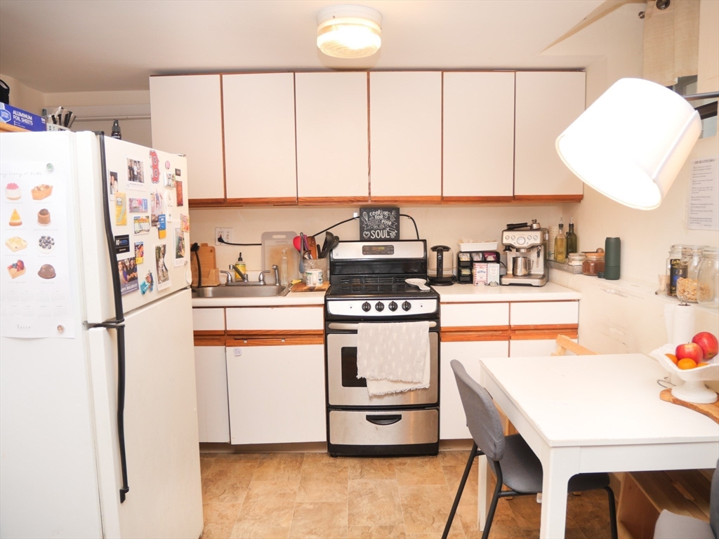28 Browne, Brookline, Massachusetts, 1 Bedroom Bedrooms, 2 Rooms Rooms,1 BathroomBathrooms,Residential Lease,For Rent,Browne,73536095