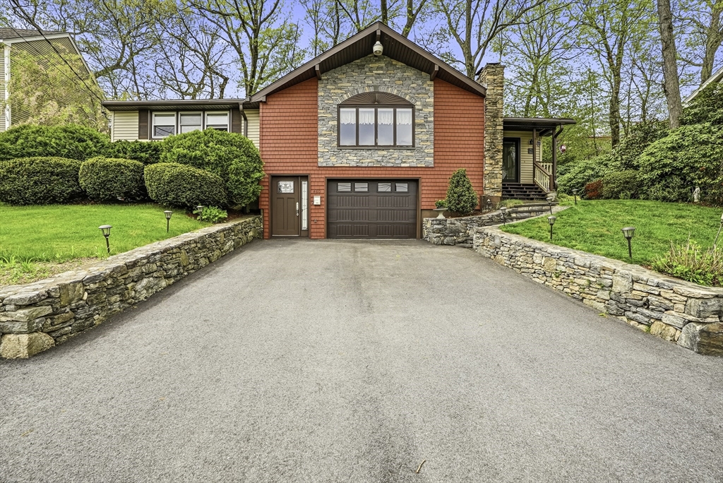 460 Lake Ave, Worcester, Massachusetts, 3 Bedrooms Bedrooms, 8 Rooms Rooms,2 BathroomsBathrooms,Residential,For Sale,Lake Ave,73514781