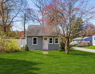320 Church Ave, Warwick, Rhode Island, 3 Bedrooms Bedrooms, 5 Rooms Rooms,1 BathroomBathrooms,Residential,For Sale,Church Ave,73512575