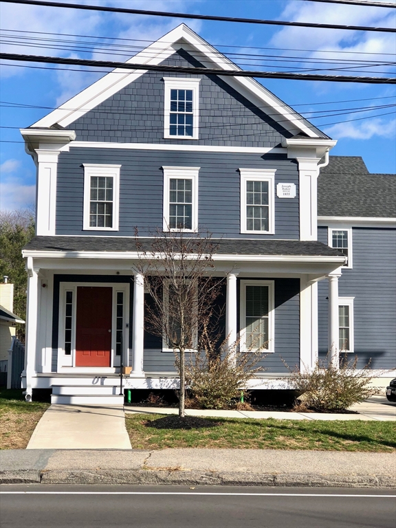 71 North St., Medfield, Massachusetts, 2 Bedrooms Bedrooms, 4 Rooms Rooms,1 BathroomBathrooms,Residential Lease,For Rent,North St.,73514427