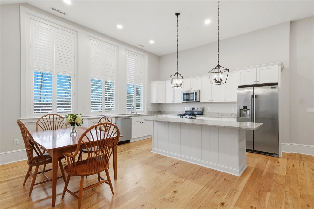 10 Congress Street, Amesbury, Massachusetts, 2 Bedrooms Bedrooms, 4 Rooms Rooms,2 BathroomsBathrooms,Residential,For Sale,Congress Street,73492236