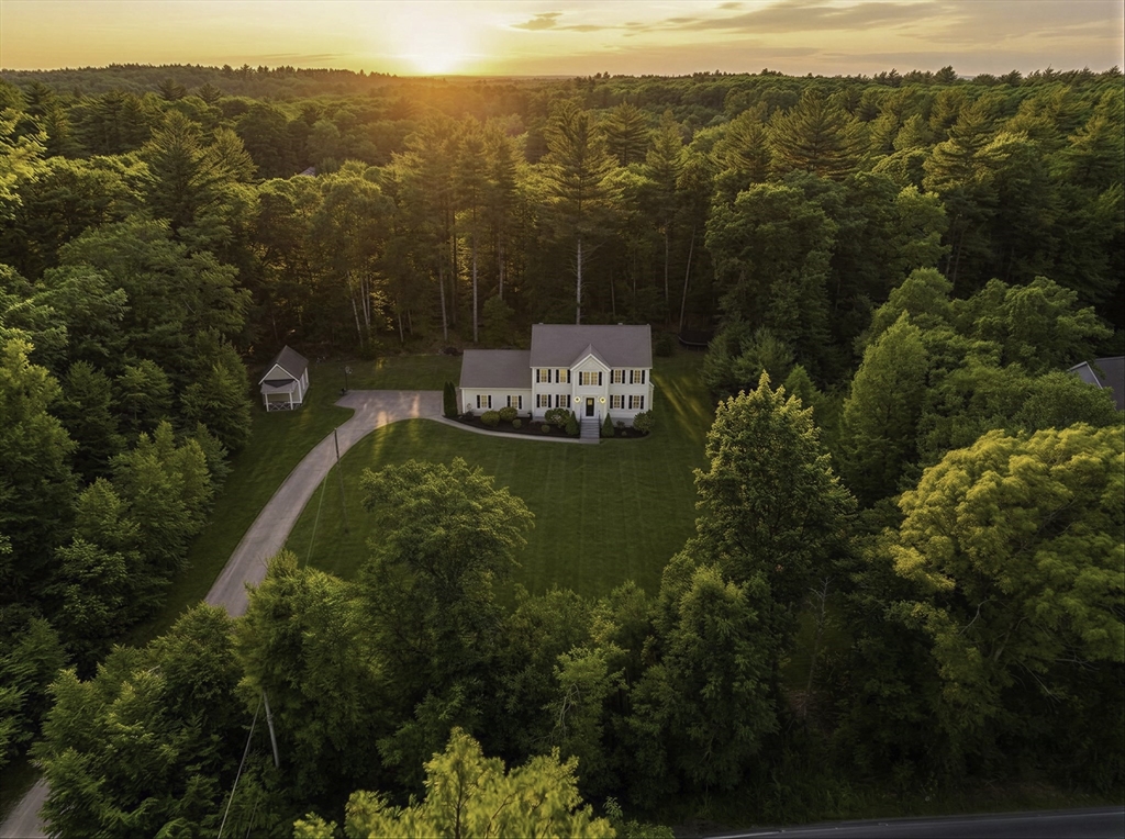 88 Northbridge St, Mendon, Massachusetts, 4 Bedrooms Bedrooms, 8 Rooms Rooms,2.5 BathroomsBathrooms,Residential,For Sale,Northbridge St,73536105