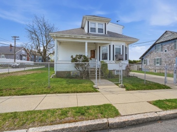 62 Topham Street, New Bedford, Massachusetts, 4 Bedrooms Bedrooms, 10 Rooms Rooms,2 BathroomsBathrooms,Residential Income,For Sale,Topham Street,73509403