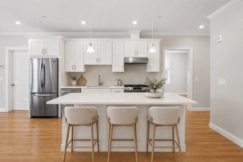 54 Waverly, Boston, Massachusetts, 3 Bedrooms Bedrooms, 4 Rooms Rooms,3 BathroomsBathrooms,Residential Lease,For Rent,Waverly,73536140