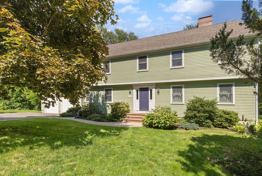 8 Riding Club Rd, Danvers, Massachusetts, 4 Bedrooms Bedrooms, 8 Rooms Rooms,3.5 BathroomsBathrooms,Residential,For Sale,Riding Club Rd,73536148