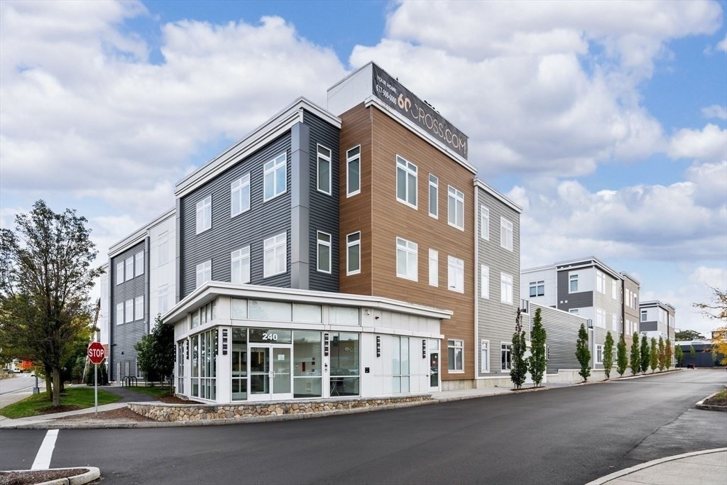 60 Cross St E, Somerville, Massachusetts, 1 Bedroom Bedrooms, 3 Rooms Rooms,1 BathroomBathrooms,Residential Lease,For Rent,Cross St E,73536161