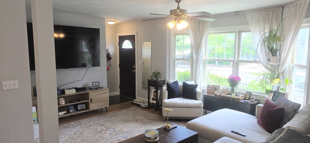 321 North Harvard St, Boston, Massachusetts, 3 Bedrooms Bedrooms, 6 Rooms Rooms,1 BathroomBathrooms,Residential Lease,For Rent,North Harvard St,73536173