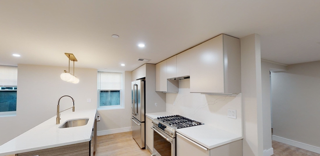 93 Williston Rd, Boston, Massachusetts, 3 Bedrooms Bedrooms, 4 Rooms Rooms,2 BathroomsBathrooms,Residential Lease,For Rent,Williston Rd,73536197