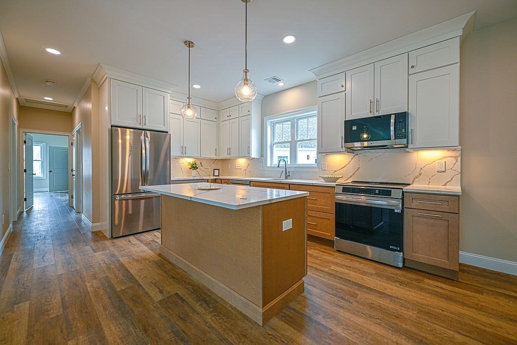 30 Meadowview Lane, Salisbury, Massachusetts, 3 Bedrooms Bedrooms, 7 Rooms Rooms,2 BathroomsBathrooms,Residential,For Sale,Meadowview Lane,73536198