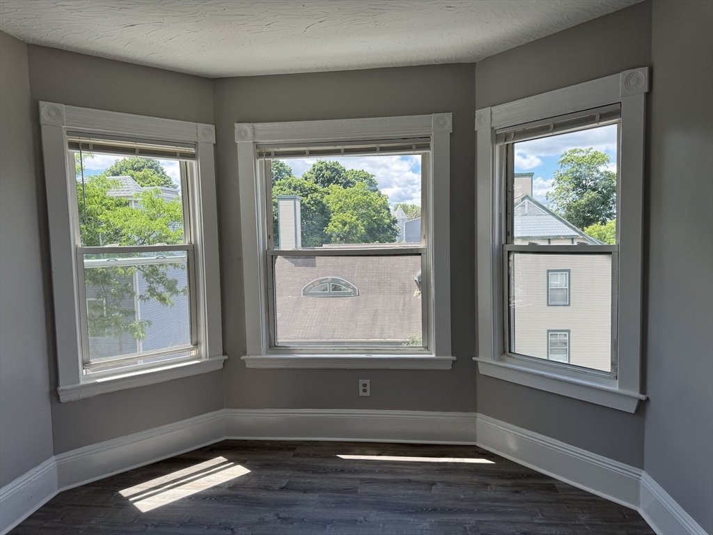 7 Woodward Park Street, Boston, Massachusetts, 4 Bedrooms Bedrooms, 6 Rooms Rooms,1.5 BathroomsBathrooms,Residential Lease,For Rent,Woodward Park Street,73536212