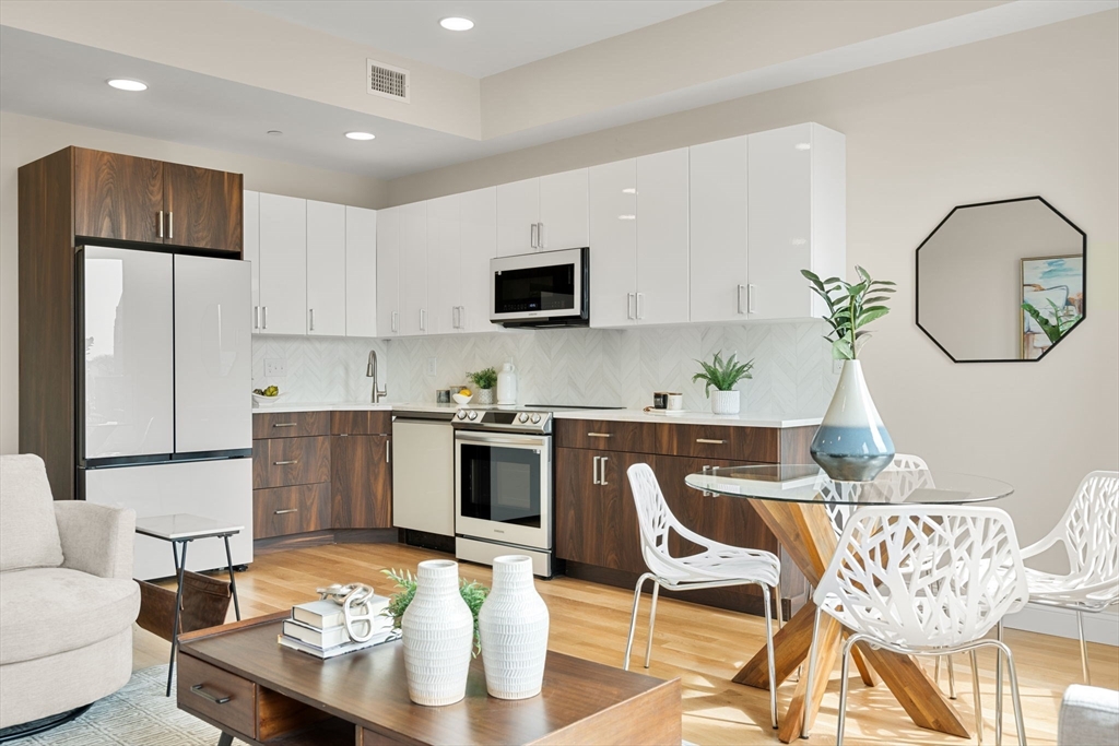 16 Taber Street, Boston, Massachusetts, 2 Bedrooms Bedrooms, 3 Rooms Rooms,1 BathroomBathrooms,Residential Lease,For Rent,Taber Street,73536217