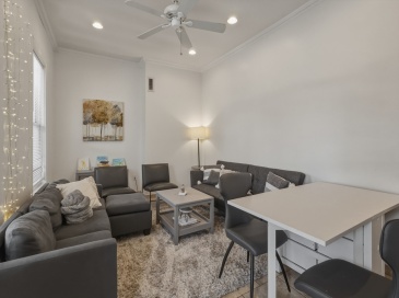 573 Somerville Avenue, Somerville, Massachusetts, 4 Bedrooms Bedrooms, 9 Rooms Rooms,2 BathroomsBathrooms,Residential Lease,For Rent,Somerville Avenue,73536232