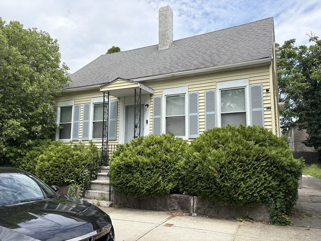 72 Walden St, New Bedford, Massachusetts, 4 Bedrooms Bedrooms, 8 Rooms Rooms,2 BathroomsBathrooms,Residential Income,For Sale,Walden St,73536535