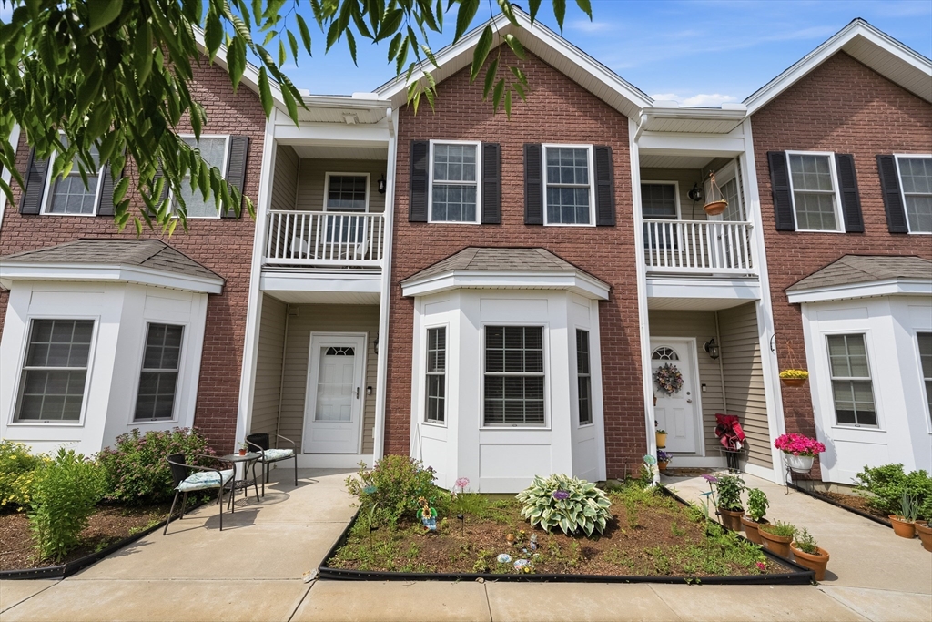 22 Hamel Way, Haverhill, Massachusetts, 2 Bedrooms Bedrooms, 5 Rooms Rooms,2.5 BathroomsBathrooms,Residential,For Sale,Hamel Way,73536550