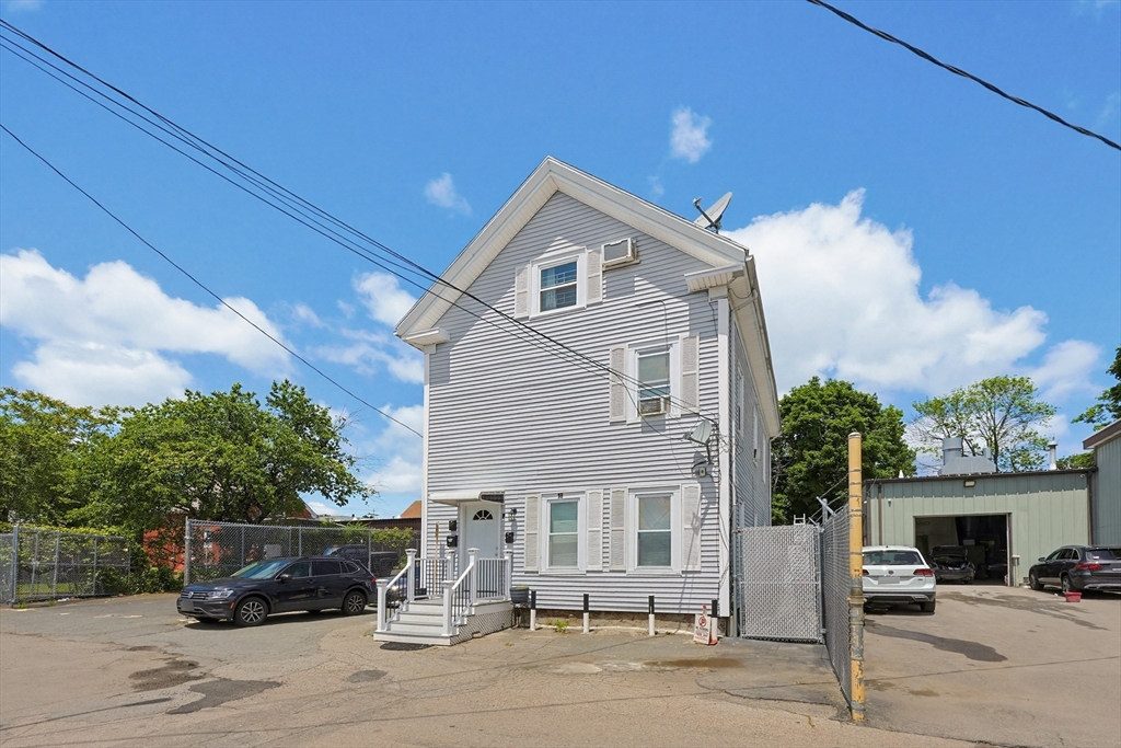 18 Washburn Ave, Brockton, Massachusetts, 5 Bedrooms Bedrooms, 14 Rooms Rooms,3 BathroomsBathrooms,Residential Income,For Sale,Washburn Ave,73536071