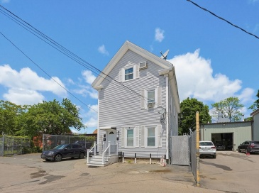 18 Washburn Ave, Brockton, Massachusetts, 6 Bedrooms Bedrooms, 14 Rooms Rooms,3 BathroomsBathrooms,Residential Income,For Sale,Washburn Ave,73536071