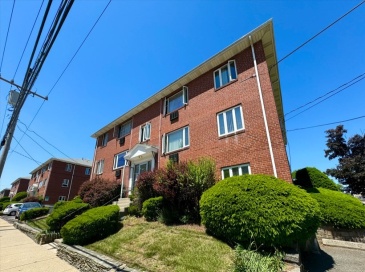 109 Warren St, Watertown, Massachusetts, 2 Bedrooms Bedrooms, 4 Rooms Rooms,1 BathroomBathrooms,Residential Lease,For Rent,Warren St,73536351 109 Warren St, Watertown, Massachusetts, 2 Bedrooms Bedrooms, 4 Rooms Rooms,1 BathroomBathrooms,Residential Lease,For Rent,Warren St,73536351