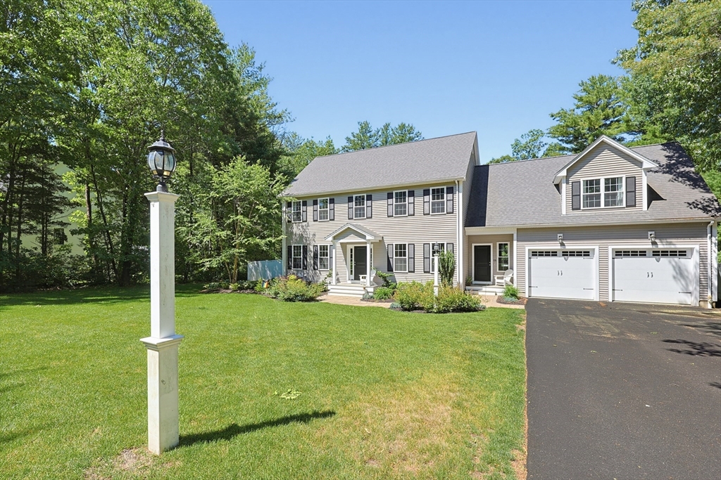 15 Oakhill Ave., Wrentham, Massachusetts, 4 Bedrooms Bedrooms, 8 Rooms Rooms,2.5 BathroomsBathrooms,Residential,For Sale,Oakhill Ave.,73536316
