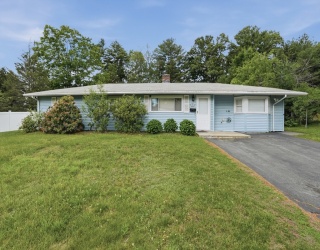 4 Edith Road, Framingham, Massachusetts, 3 Bedrooms Bedrooms, 7 Rooms Rooms,1.5 BathroomsBathrooms,Residential,For Sale,Edith Road,73536317