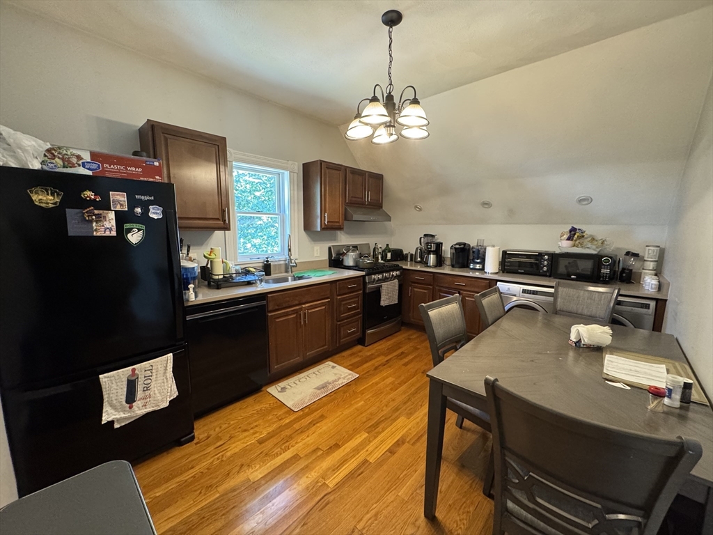 31 Beltran St, Malden, Massachusetts, 3 Bedrooms Bedrooms, 3 Rooms Rooms,1 BathroomBathrooms,Residential Lease,For Rent,Beltran St,73536384