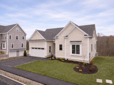 31 Strongwater Drive, Salem, Massachusetts, 3 Bedrooms Bedrooms, 7 Rooms Rooms,2 BathroomsBathrooms,Residential,For Sale,Strongwater Drive,73536435