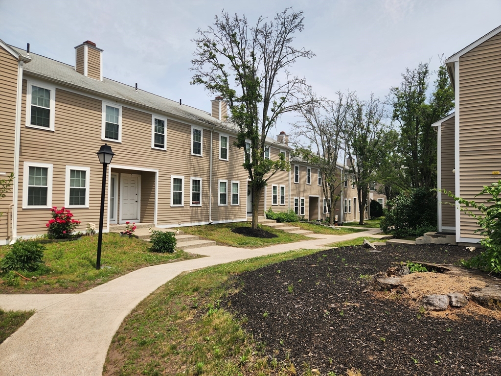 129 Lowell Street, Peabody, Massachusetts, 2 Bedrooms Bedrooms, 6 Rooms Rooms,1.5 BathroomsBathrooms,Residential Lease,For Rent,Lowell Street,73536439