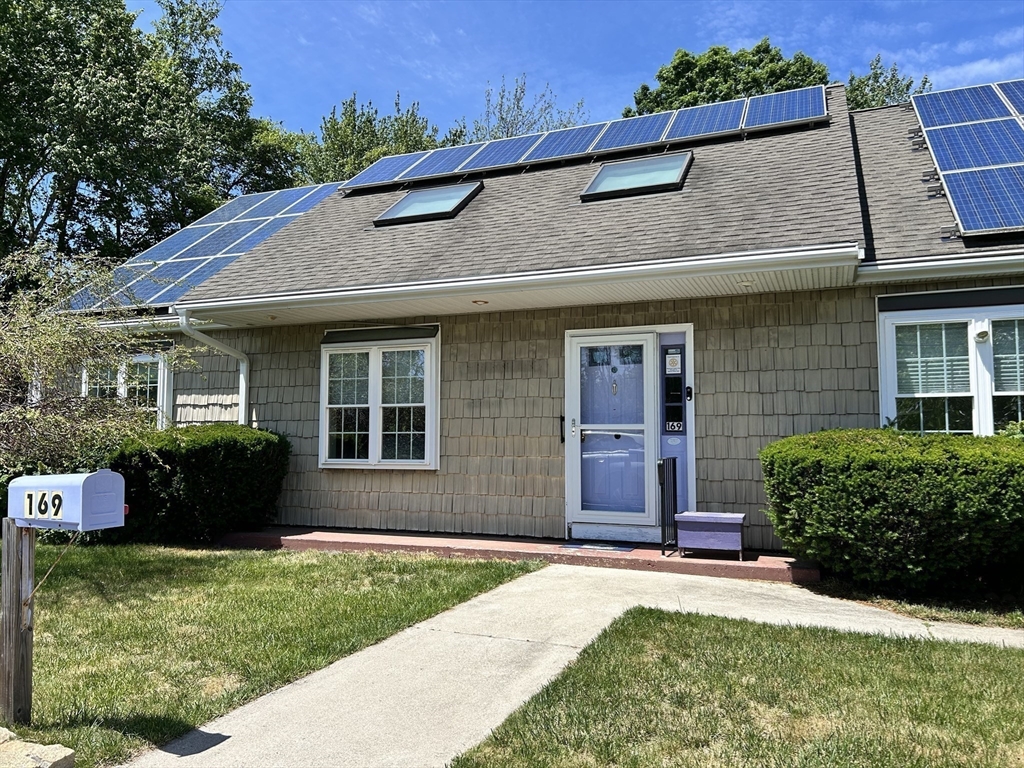 169 Park Ave W, Weymouth, Massachusetts, 2 Bedrooms Bedrooms, 7 Rooms Rooms,2 BathroomsBathrooms,Residential,For Sale,Park Ave W,73533752