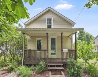 115 Saratoga Ave, Chicopee, Massachusetts, 2 Bedrooms Bedrooms, 5 Rooms Rooms,1 BathroomBathrooms,Residential,For Sale,Saratoga Ave,73535054