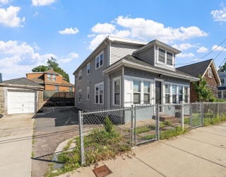 176 Washington St, Dedham, Massachusetts, 6 Bedrooms Bedrooms, 8 Rooms Rooms,2 BathroomsBathrooms,Residential Income,For Sale,Washington St,73536179